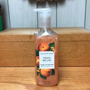 NWT unopened Bath & Body Works Creamy Luxe Hand Soap in Peach 🍑 Bellini